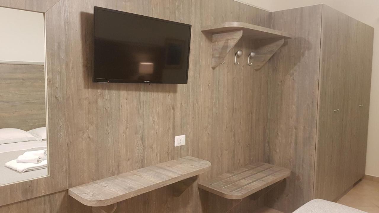 פונזה Hotel La Baia מראה חיצוני תמונה