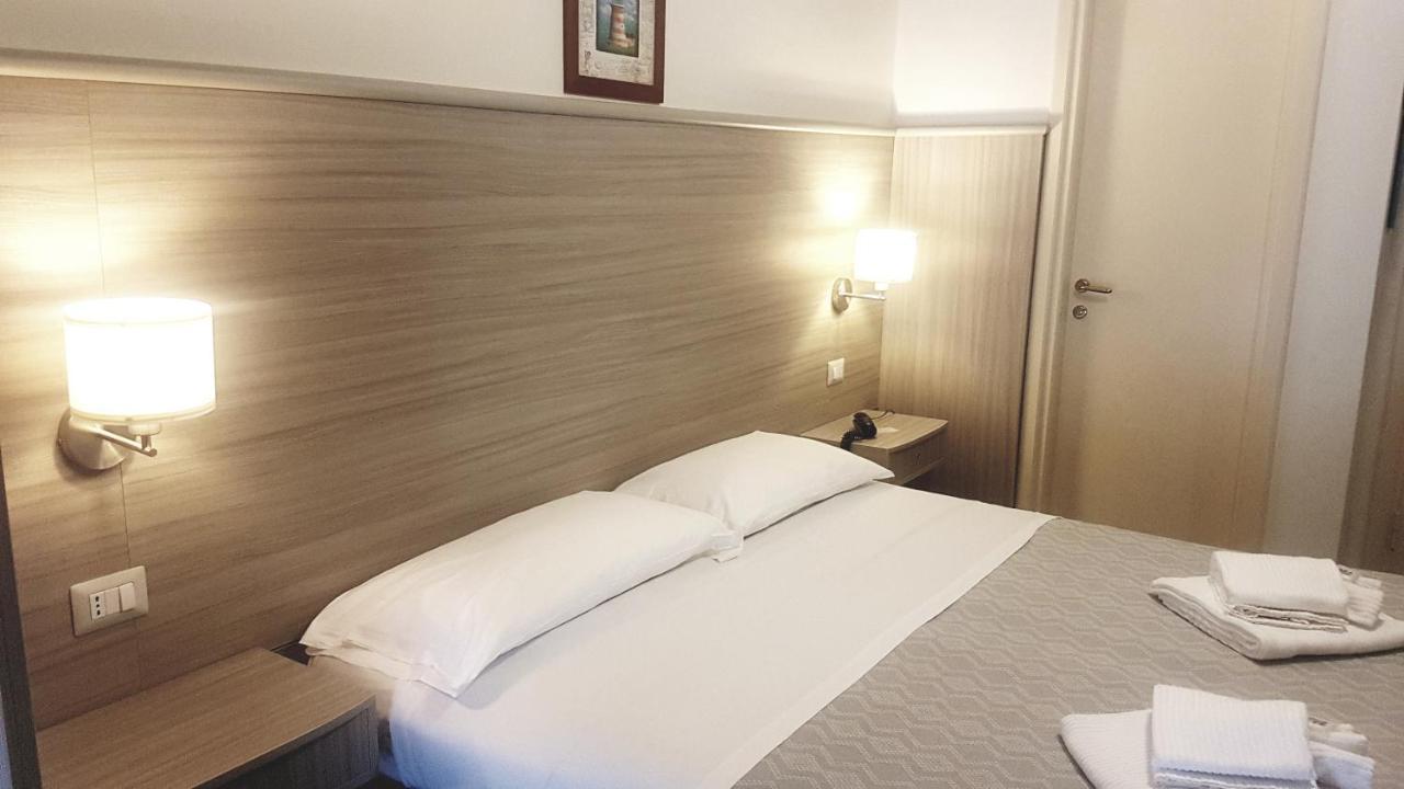 פונזה Hotel La Baia מראה חיצוני תמונה