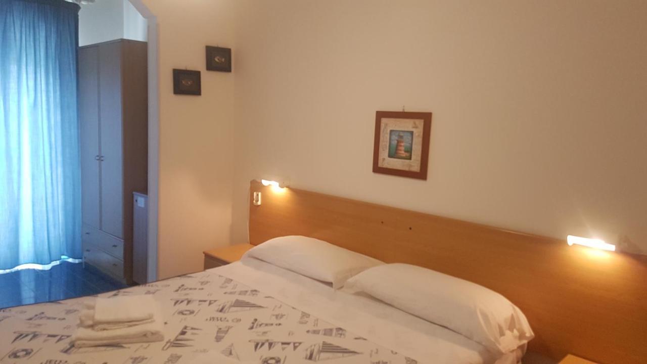 פונזה Hotel La Baia מראה חיצוני תמונה