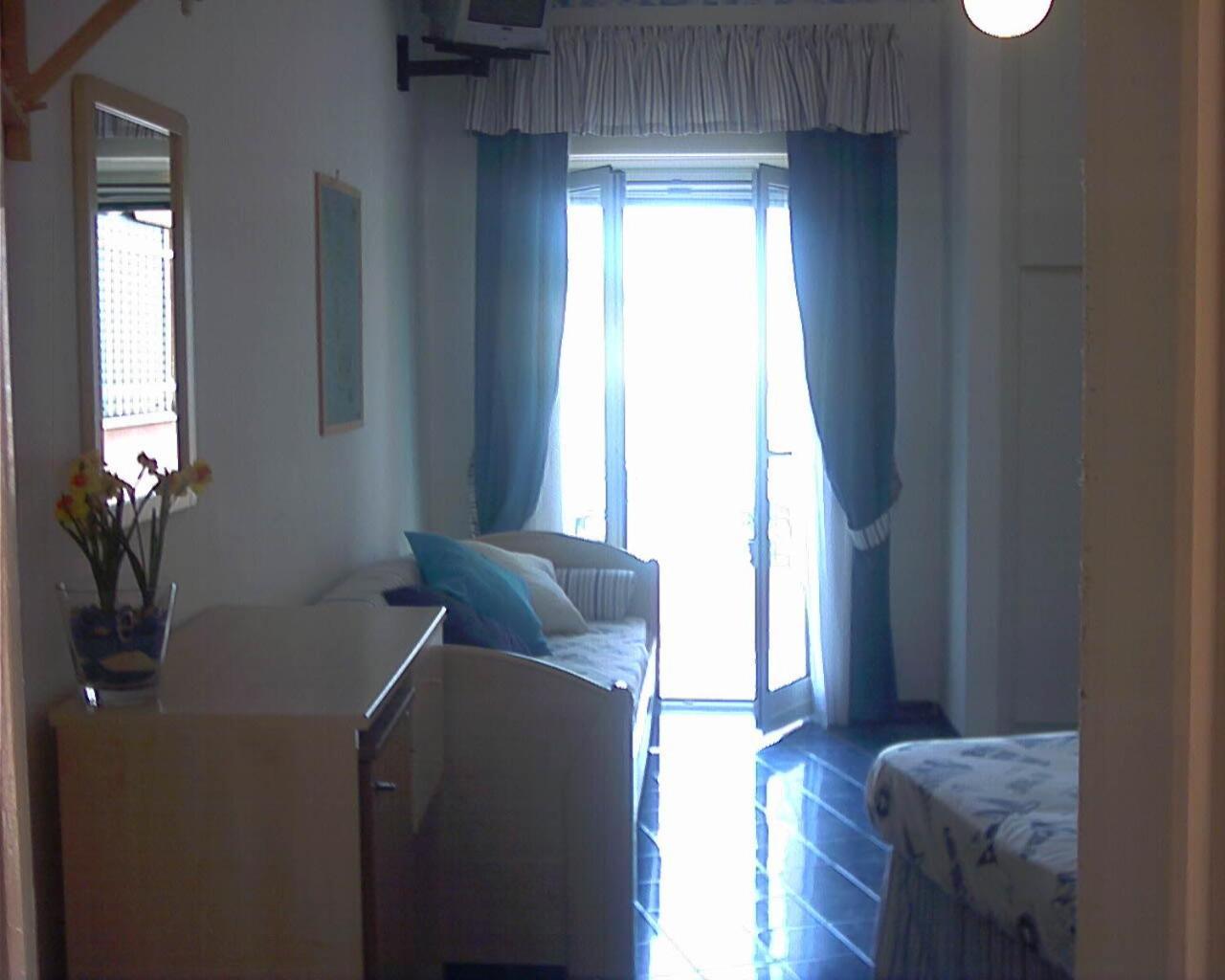 פונזה Hotel La Baia מראה חיצוני תמונה