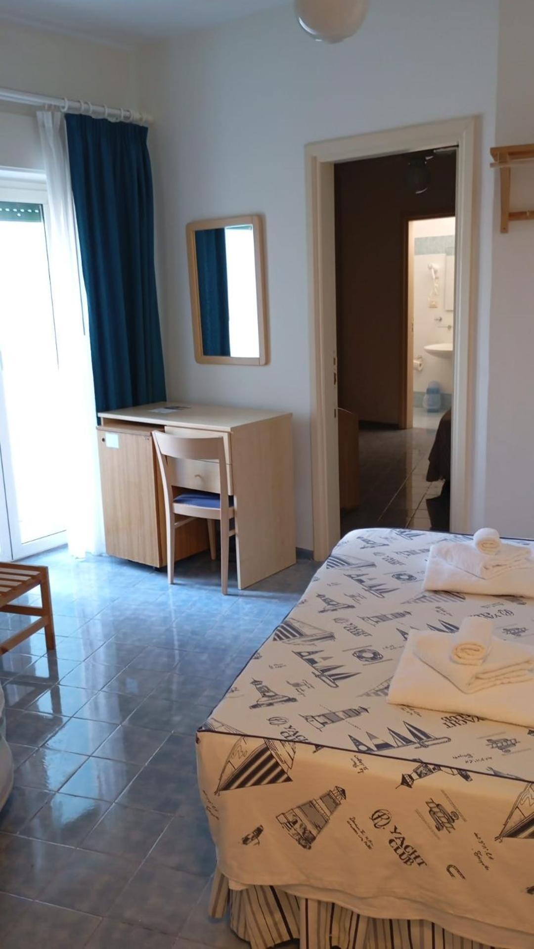 פונזה Hotel La Baia מראה חיצוני תמונה