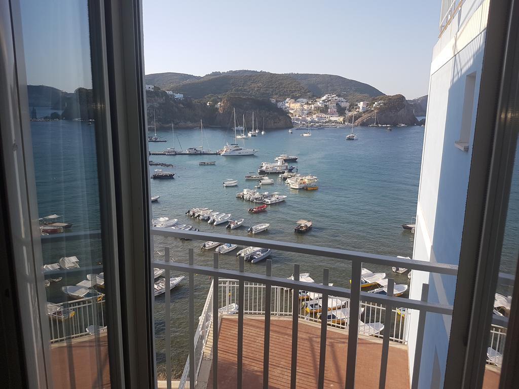 פונזה Hotel La Baia מראה חיצוני תמונה